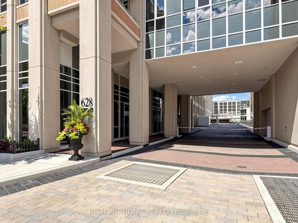 Photo of 628 Fleet Street #1032, Toronto, ON M5V 1A8 (MLS # C13643630)