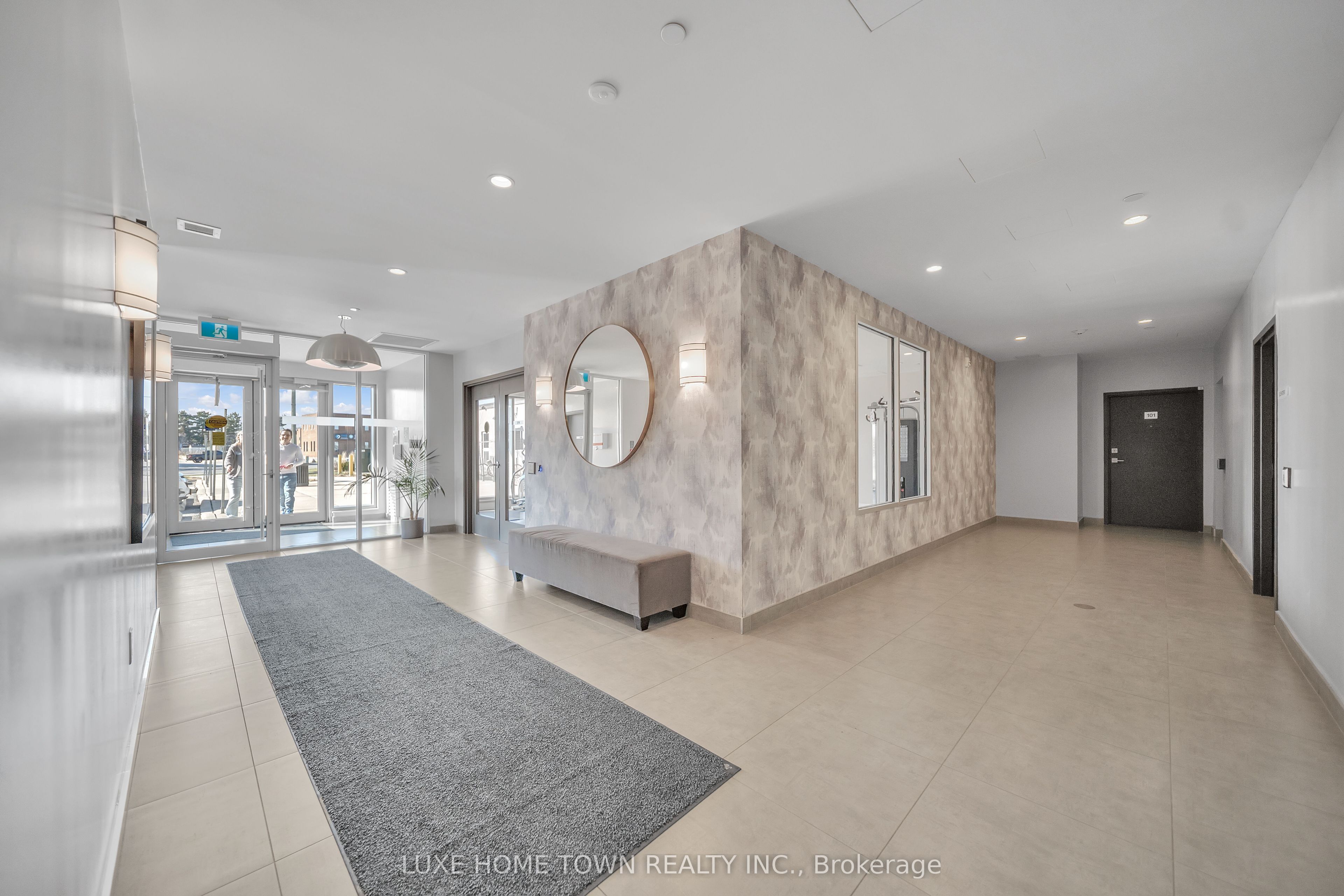 716 Main Street E 801