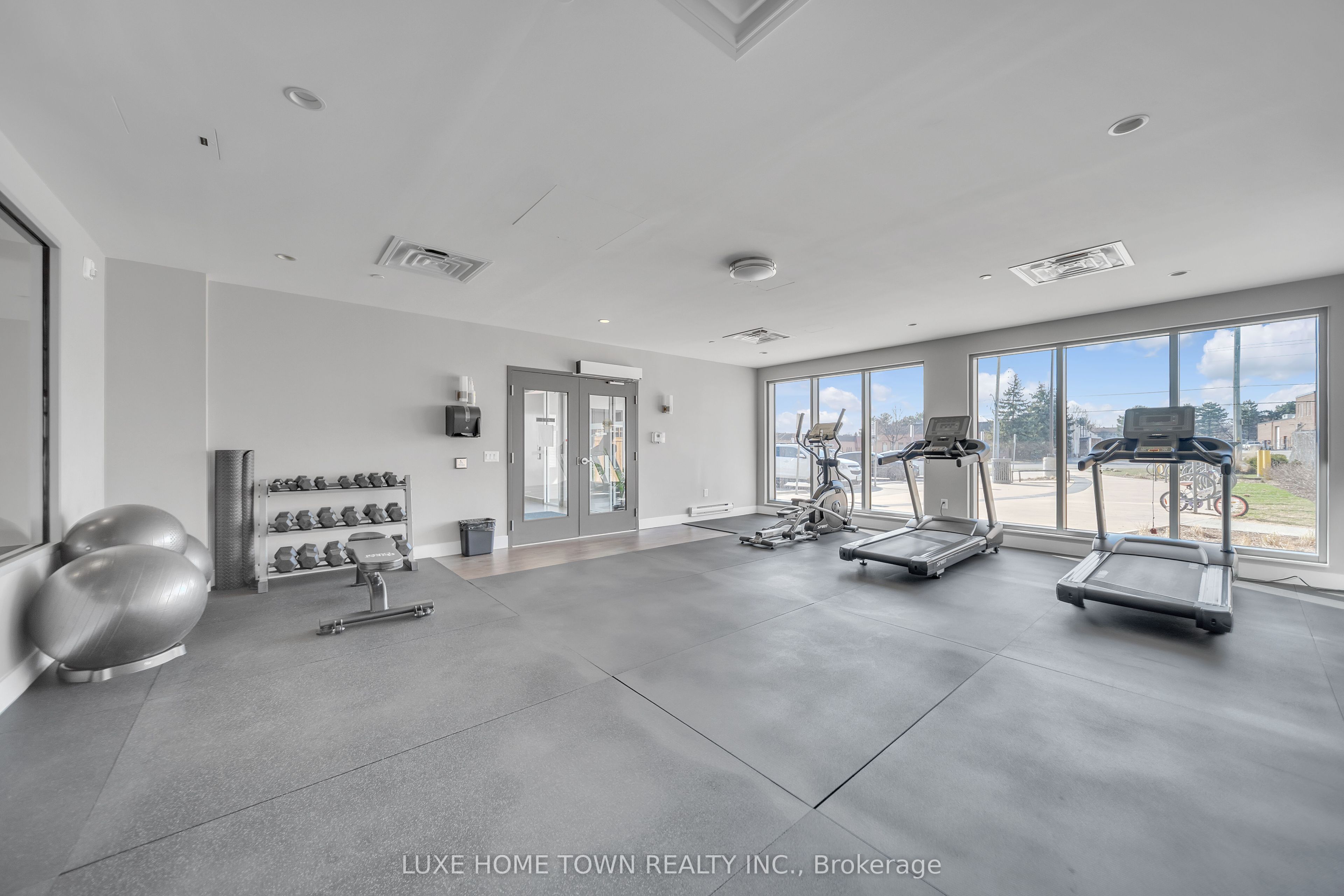 716 Main Street E 801
