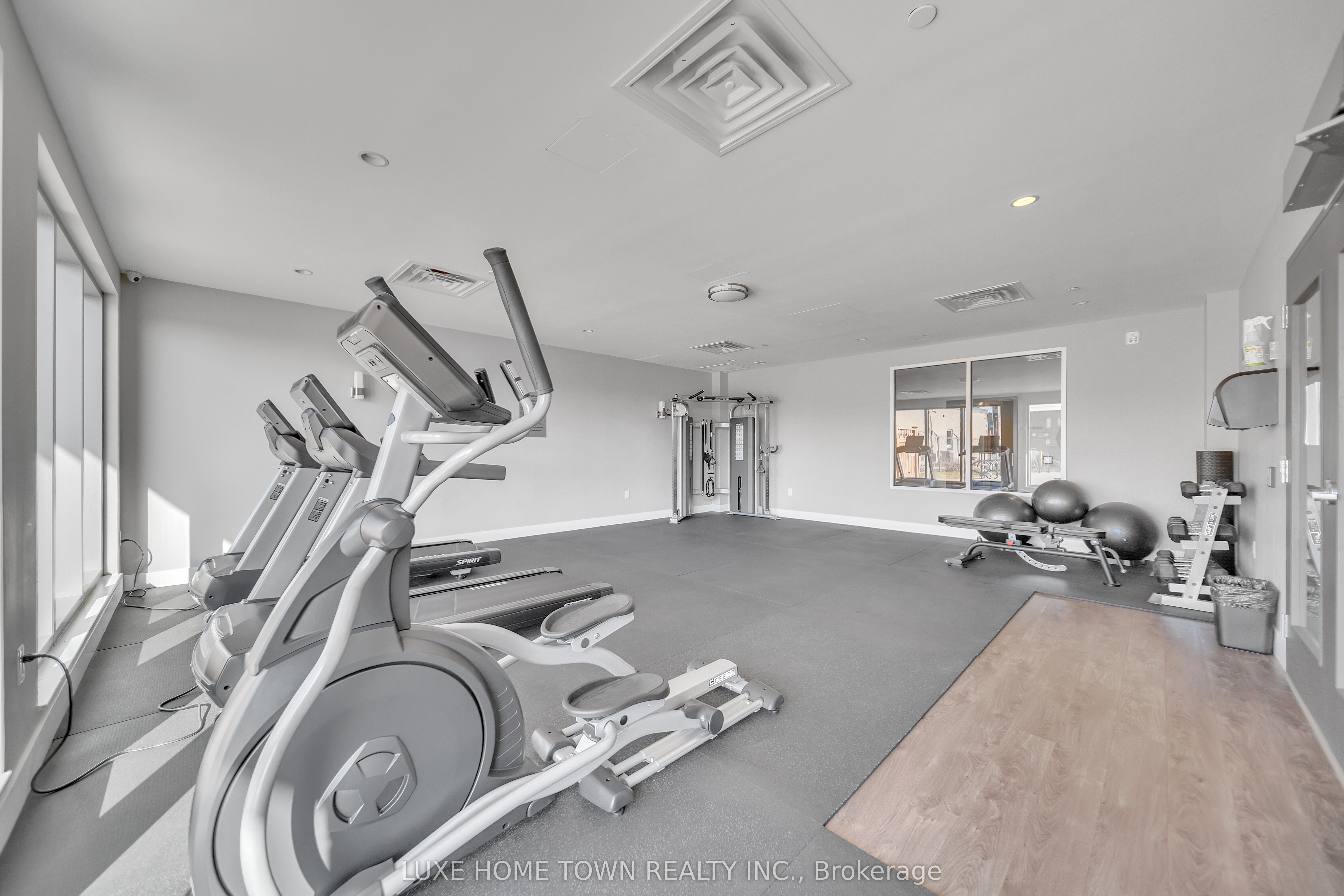 716 Main Street E 801