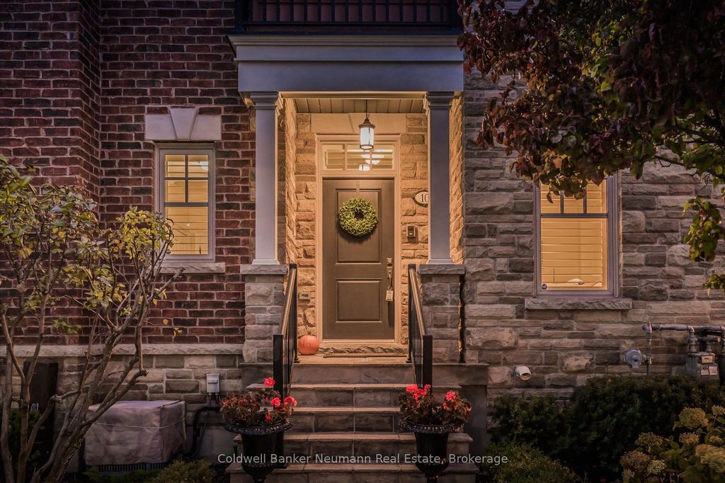 Photo of 2061 Maria Street #10, Burlington, ON L7R 0B5 (MLS # W13018032)