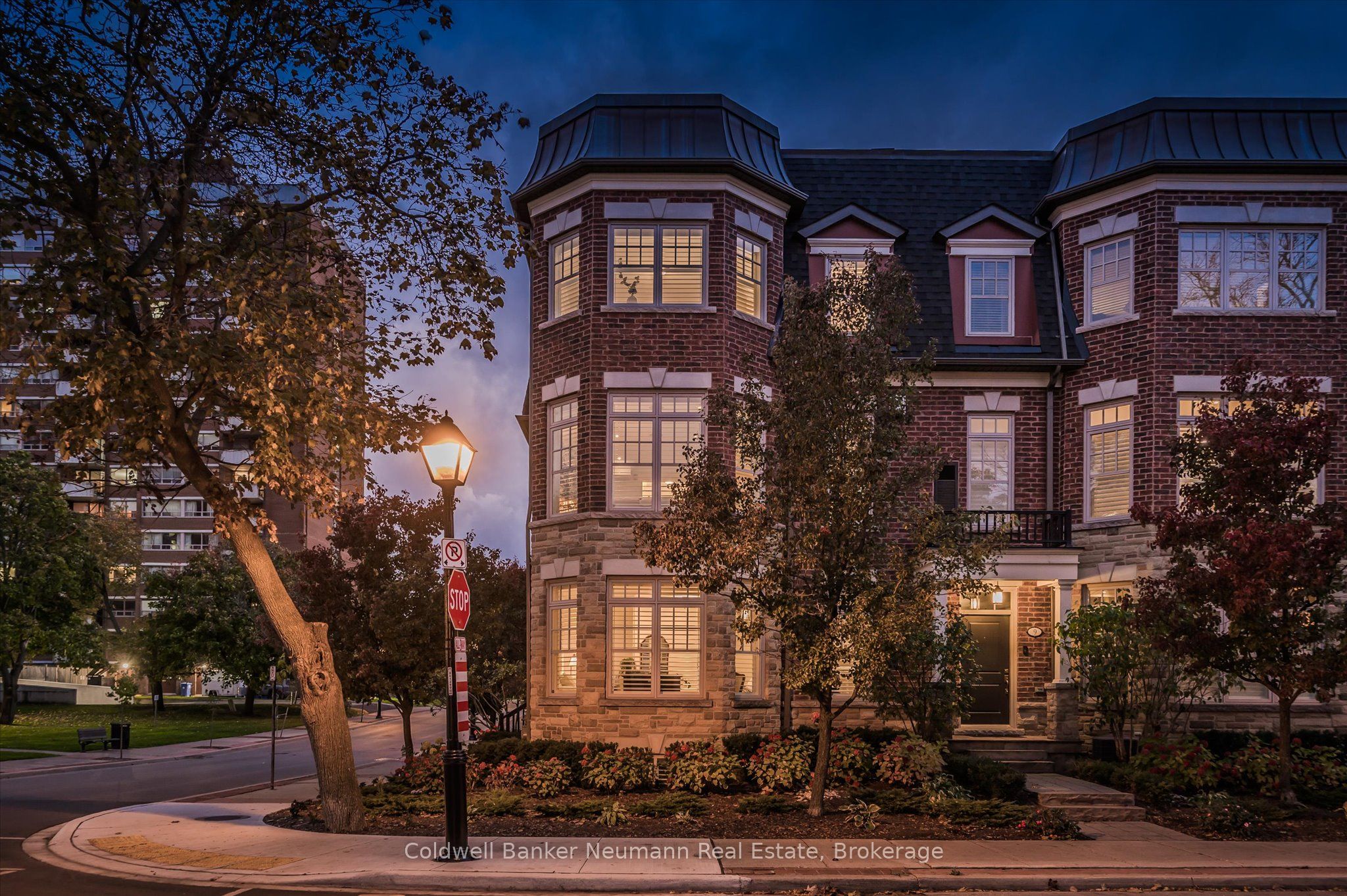 2061 Maria Street 10