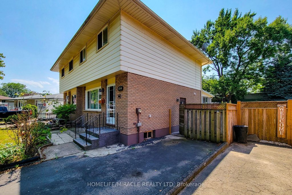 Photo of 4433 Meadowvale Drive, Niagara Falls, ON L2E 5W8 (MLS # X12864542)