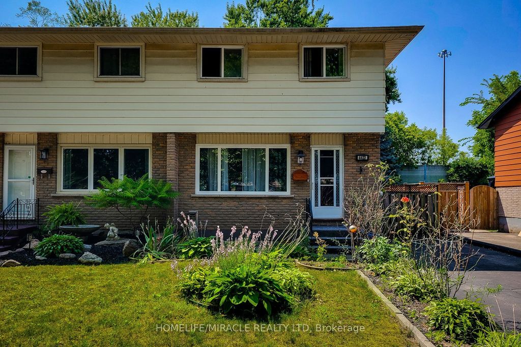 Photo of 4433 Meadowvale Drive, Niagara Falls, ON L2E 5W8 (MLS # X12864542)