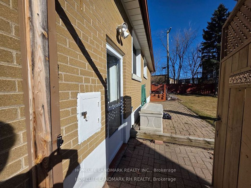 Photo of 438 NW Marybay Crescent, Richmond Hill, ON L4C 2X4 (MLS # N12570502)