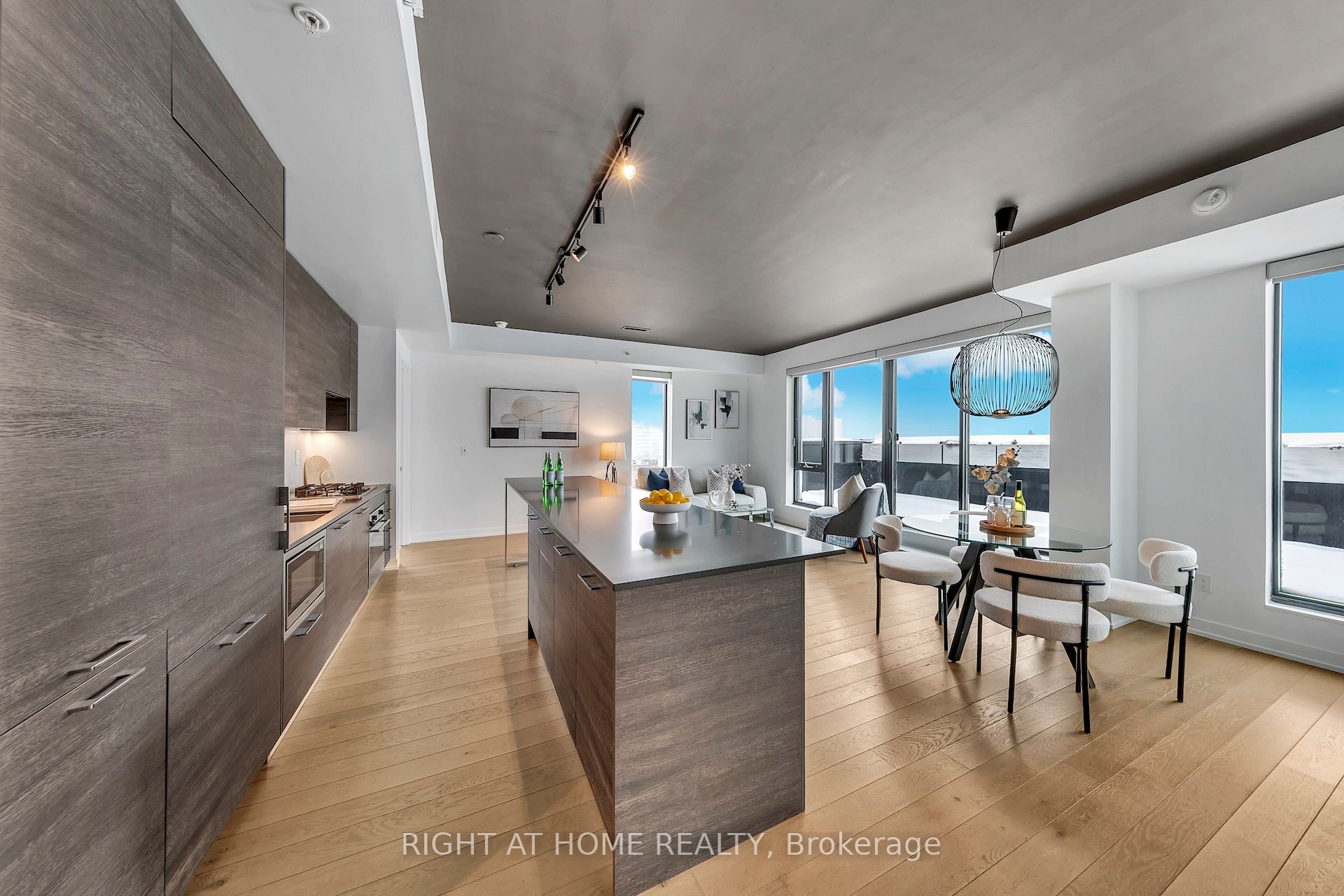 530 Indian Grove 613