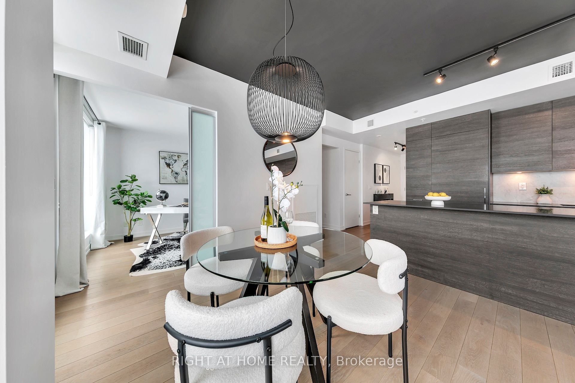 530 Indian Grove 613