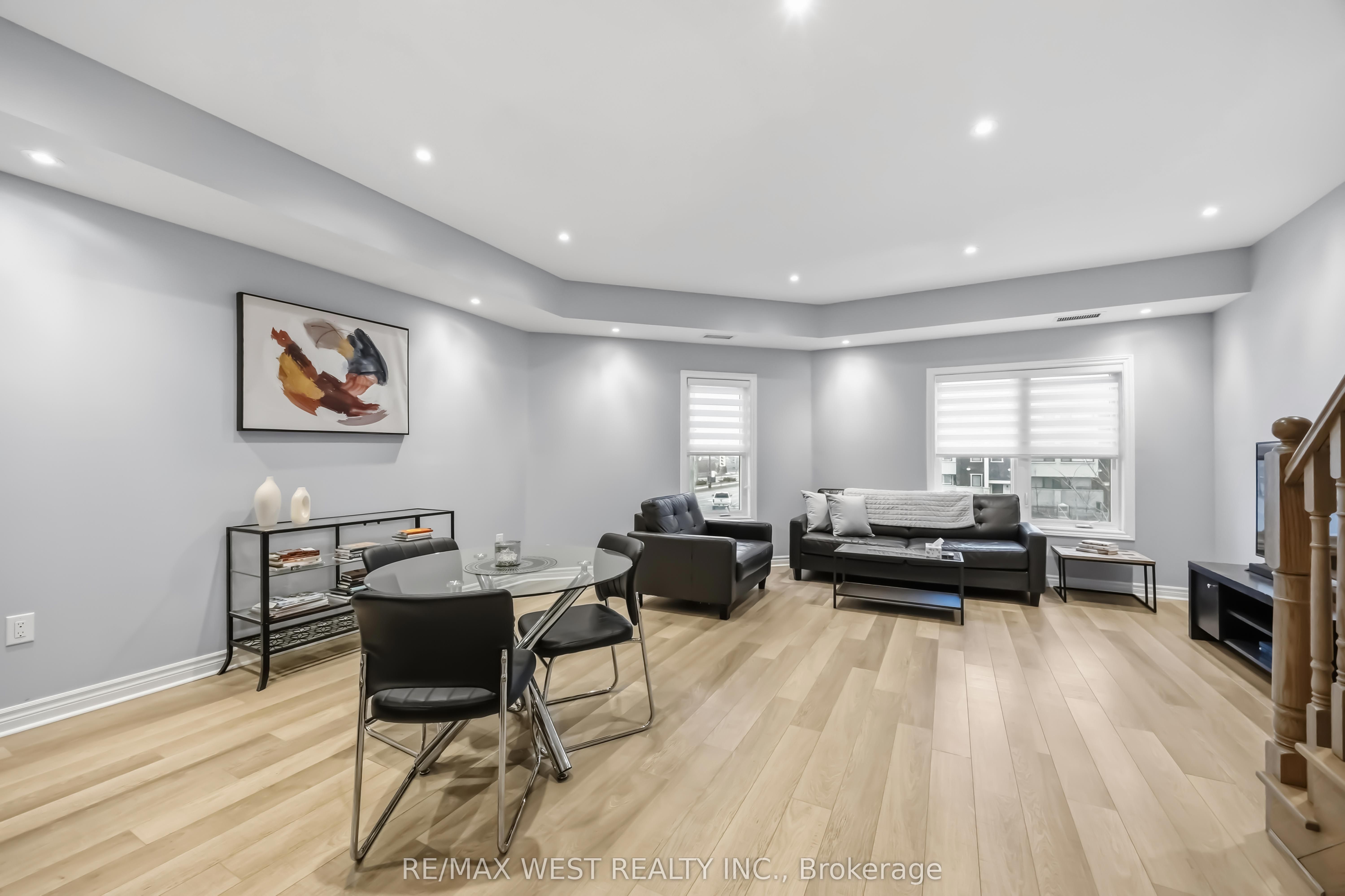 3905 Major MacKenzie Drive 32