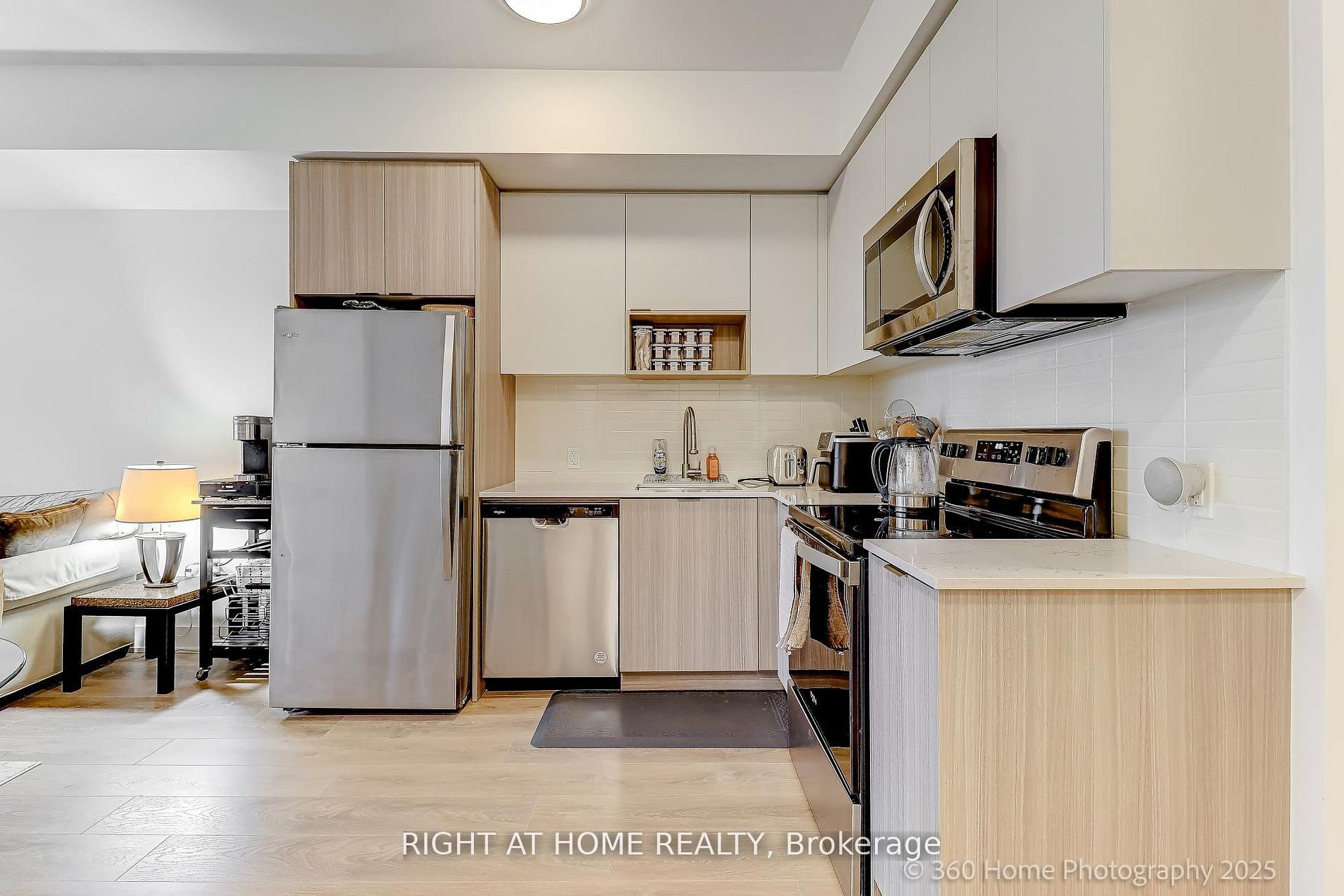 202 Burnhamthorpe Road E 605