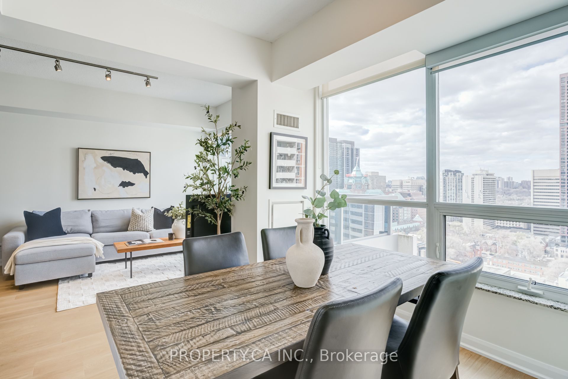 500 Sherbourne Street 2202