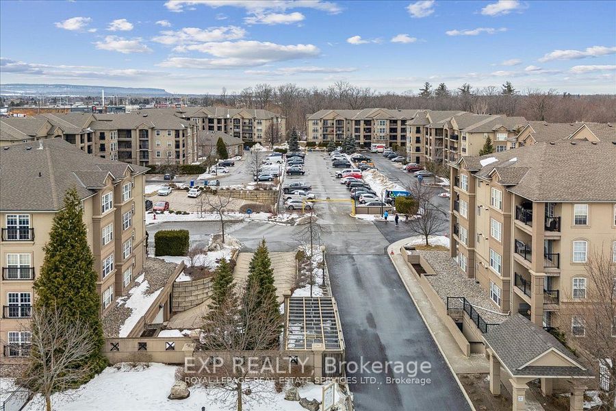 2035 Appleby Line 208
