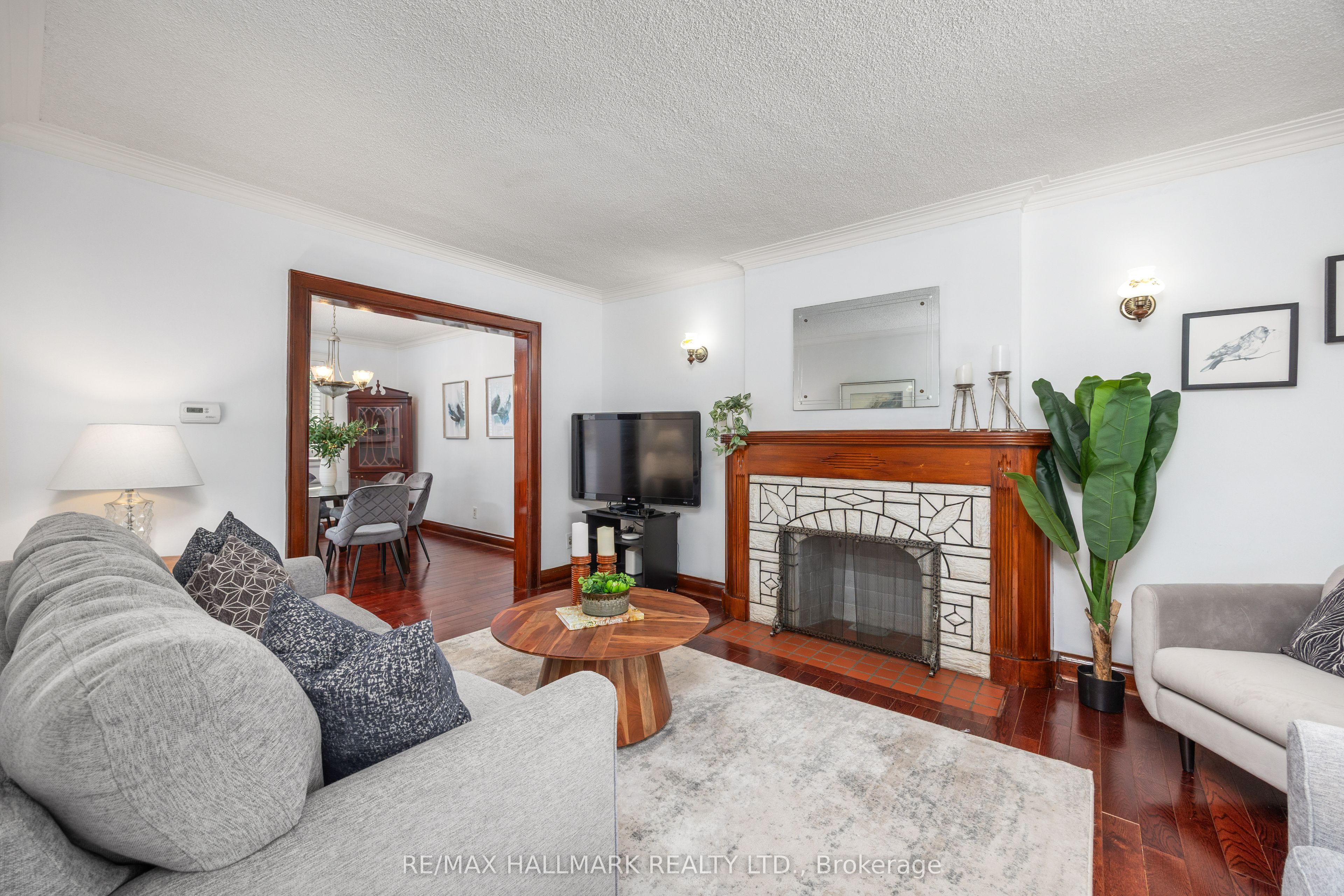 236 Dewhurst Boulevard N