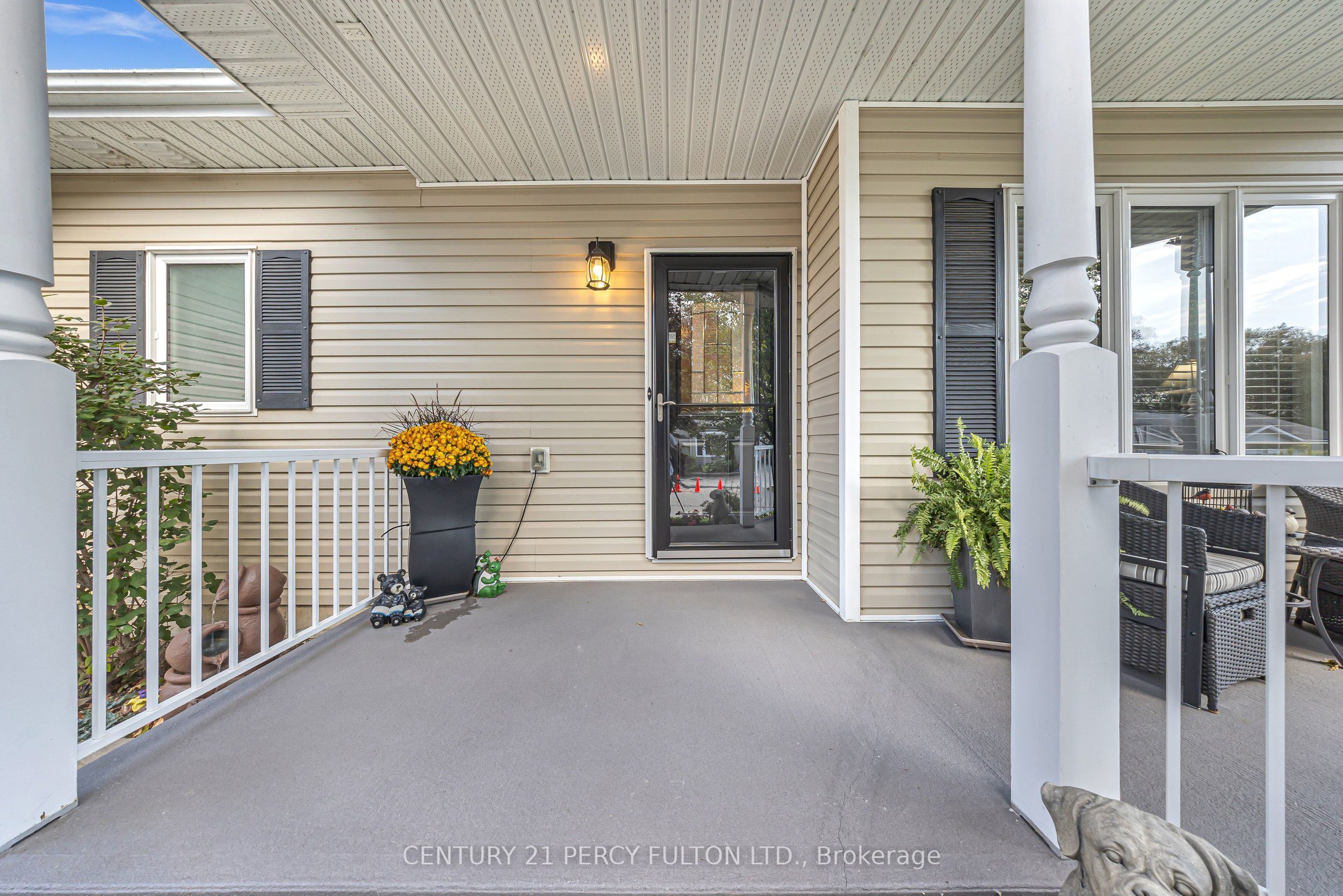7 Eastbank Road