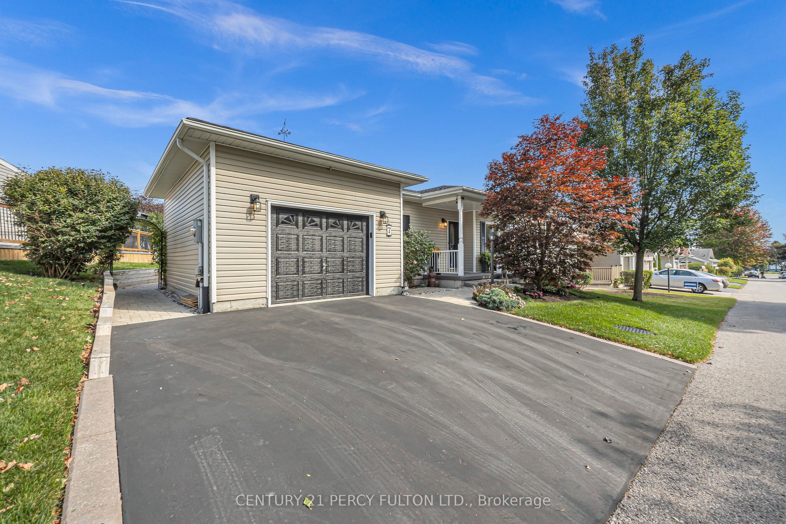 7 Eastbank Road