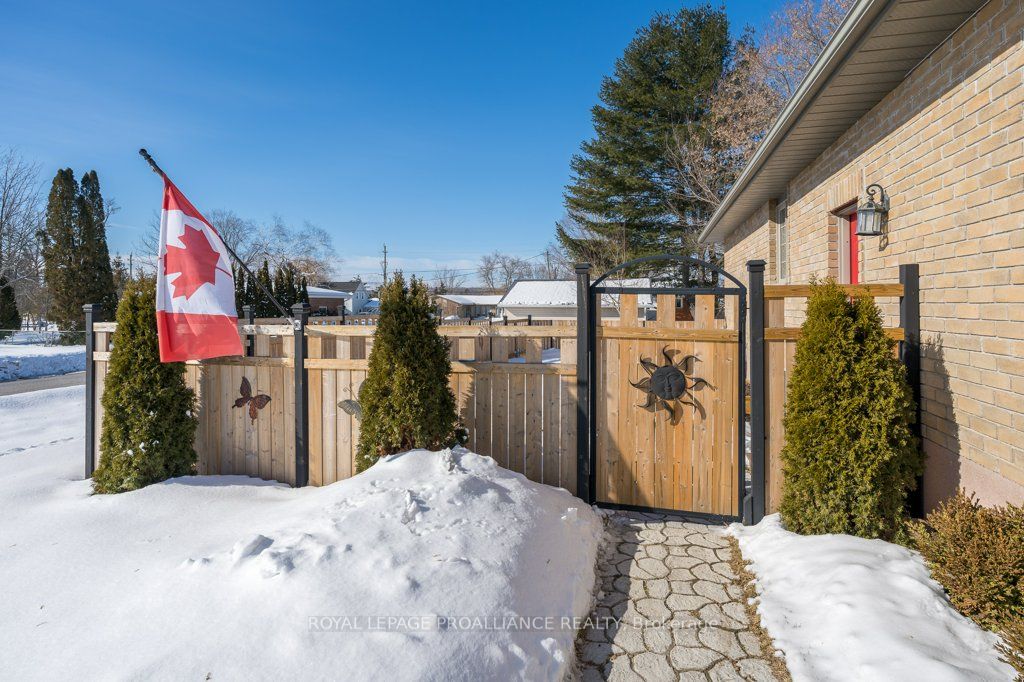 2 Stonegate Crescent