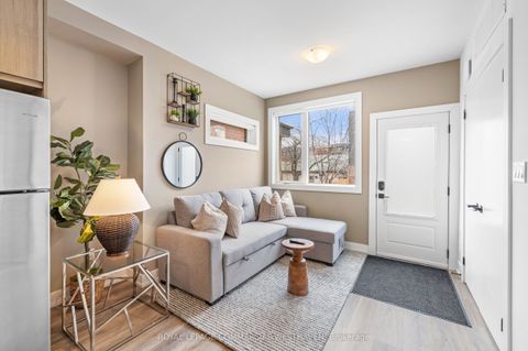 449 Lansdowne Avenue B Toronto ON M6H 3Y2