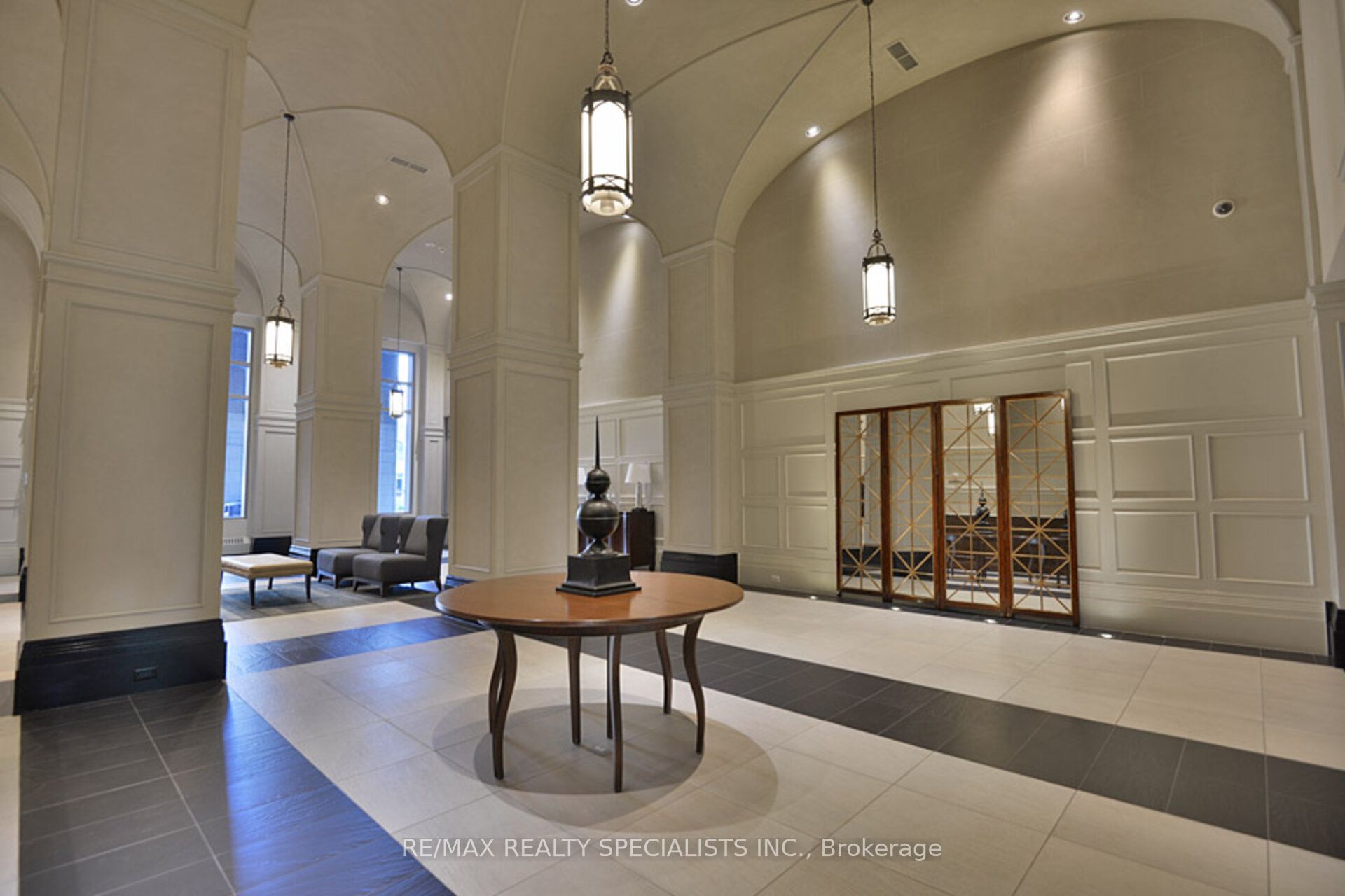 388 Prince of Wales Drive 406