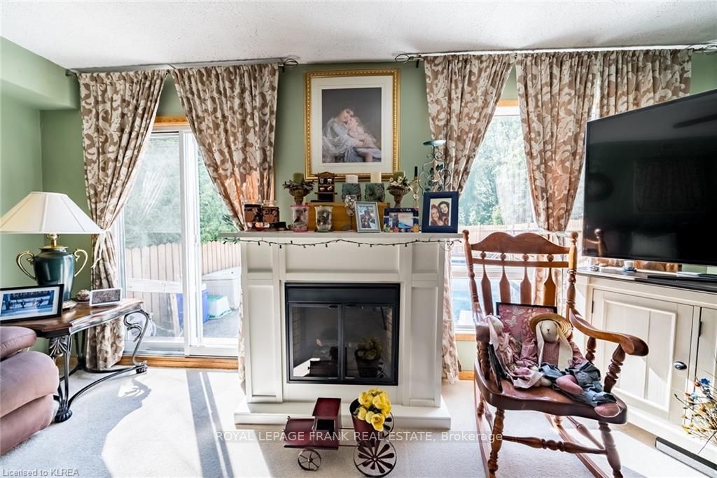 Photo of 37 Sussex Street N, Kawartha Lakes, ON K9V 4H6 (MLS # X12957646)