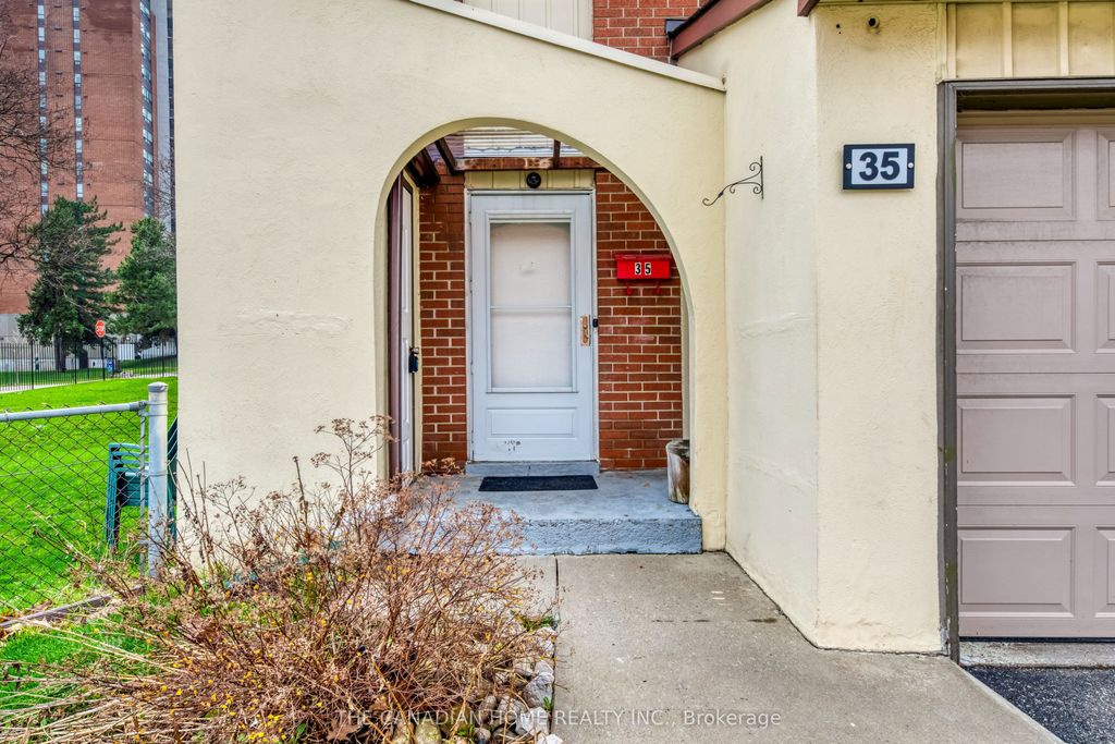 Photo of 41 Mississauga Valley Boulevard E #35, Mississauga, ON L5A 3N5 (MLS # W13009672)