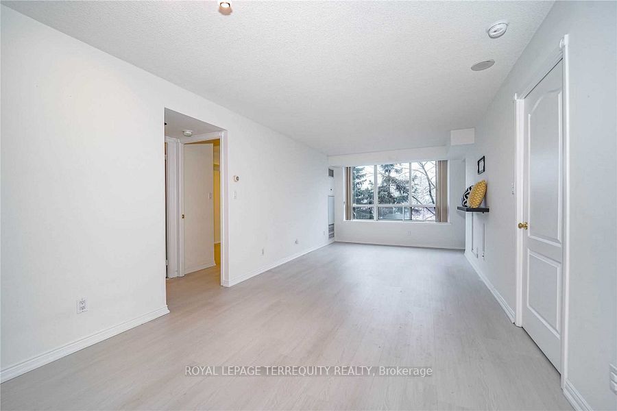 850 Steeles Avenue W 302