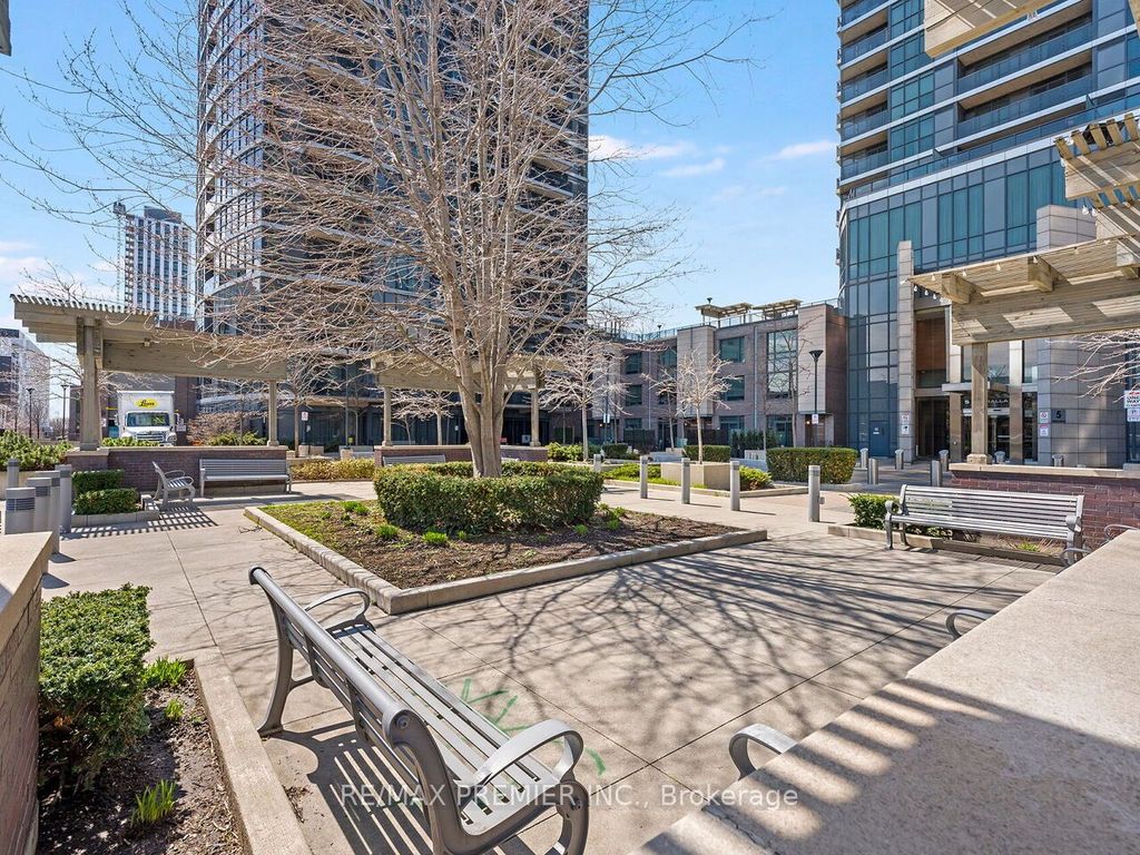 Photo of 9 Valhalla Inn Road #609, Toronto, ON M9B 1S9 (MLS # W13536504)