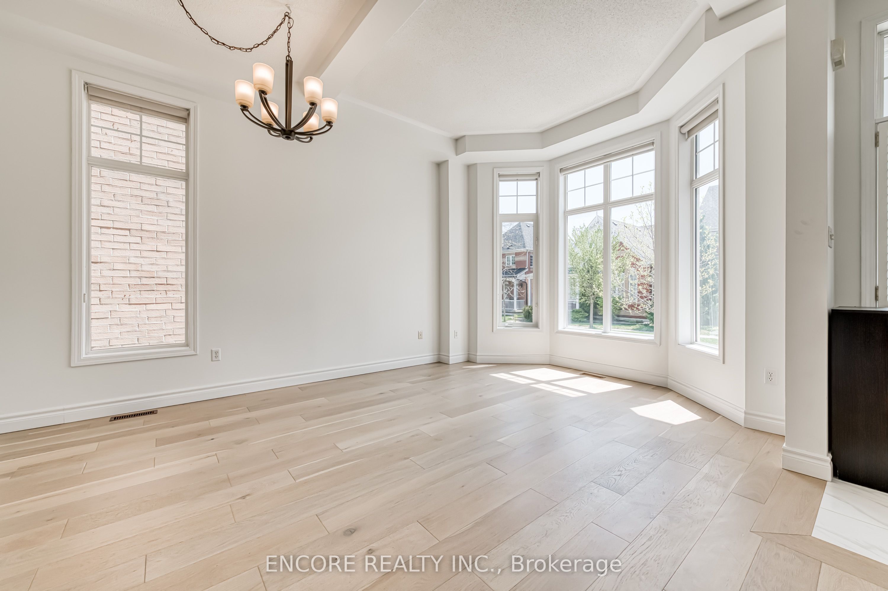 24 Spring Meadow Avenue