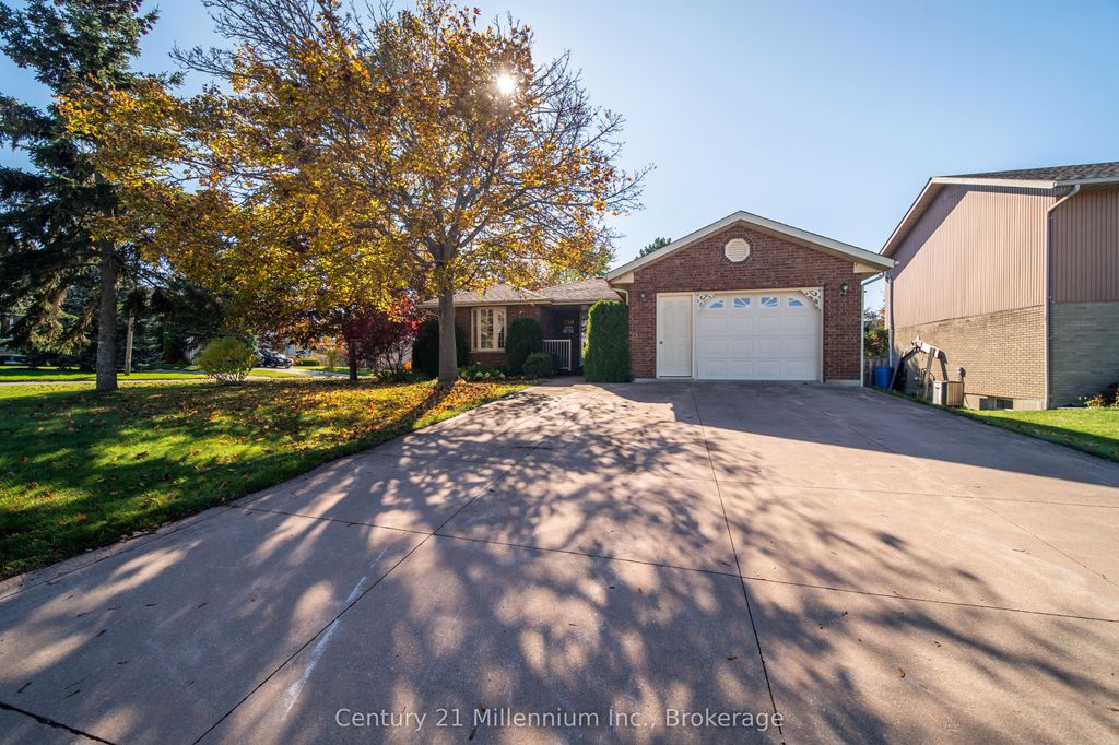 Photo of 750 Baird Street, Kincardine, ON N2Z 1M3 (MLS # X12581580)