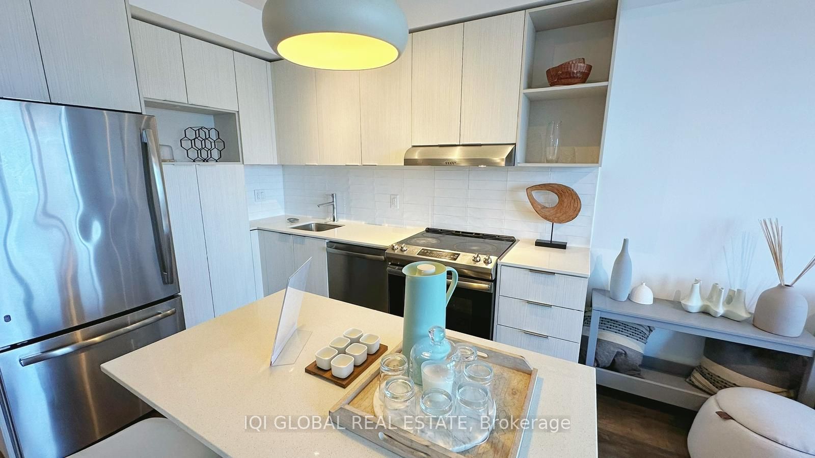 2520 Eglinton Avenue W 1013