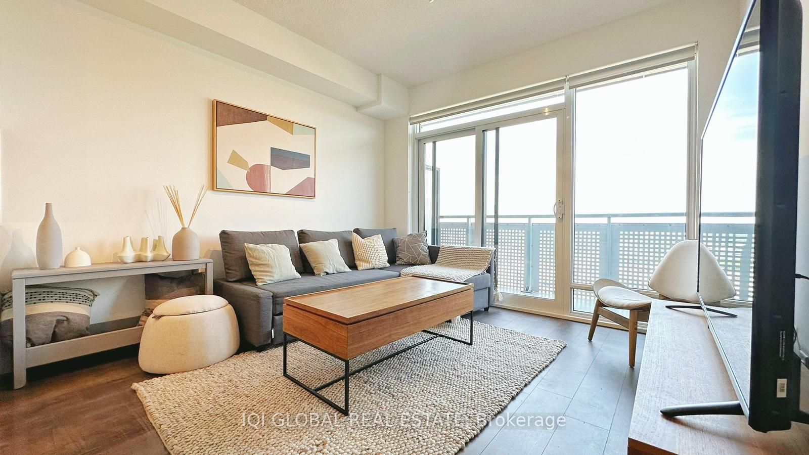 2520 Eglinton Avenue W 1013