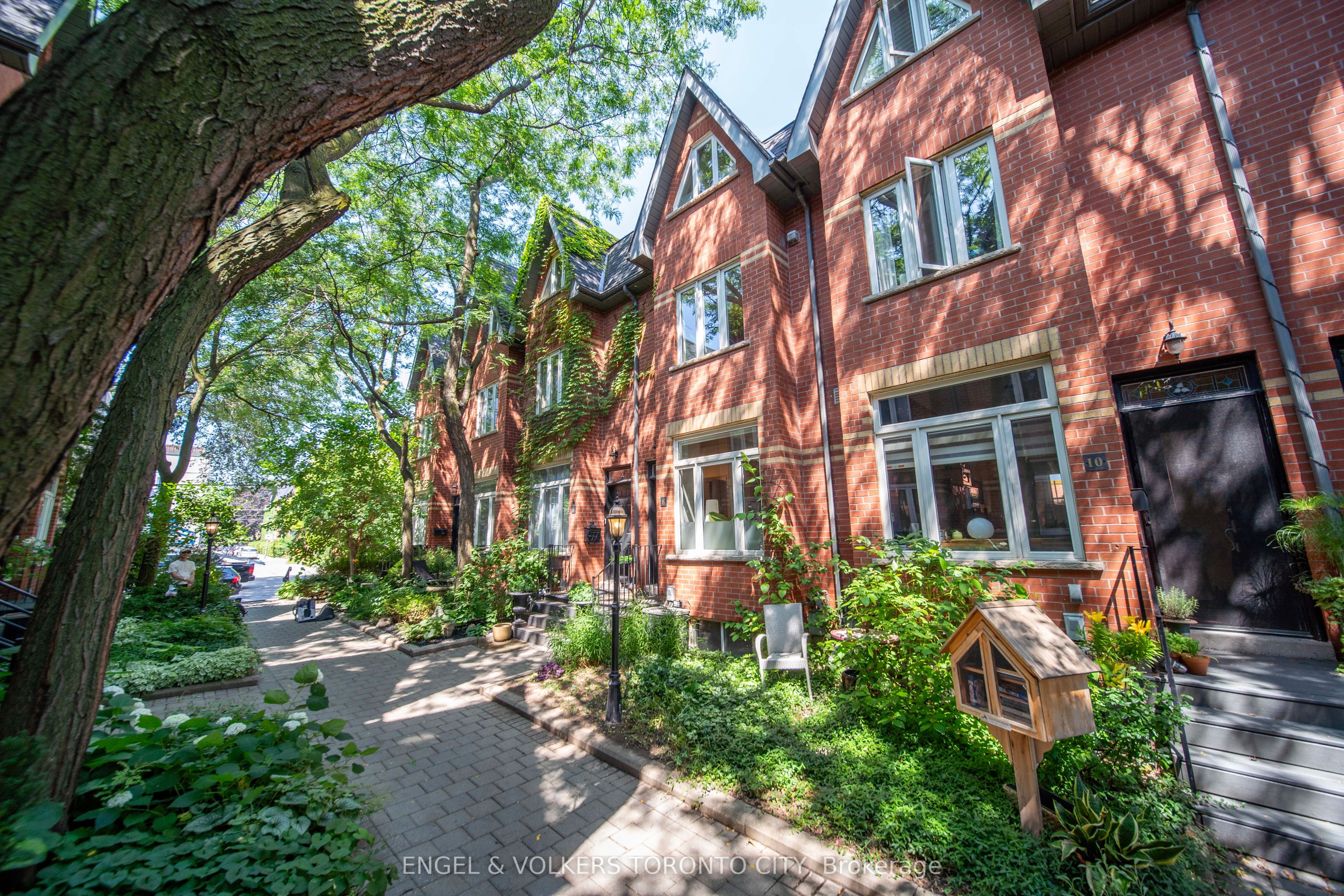 8 Old Trillium Lane