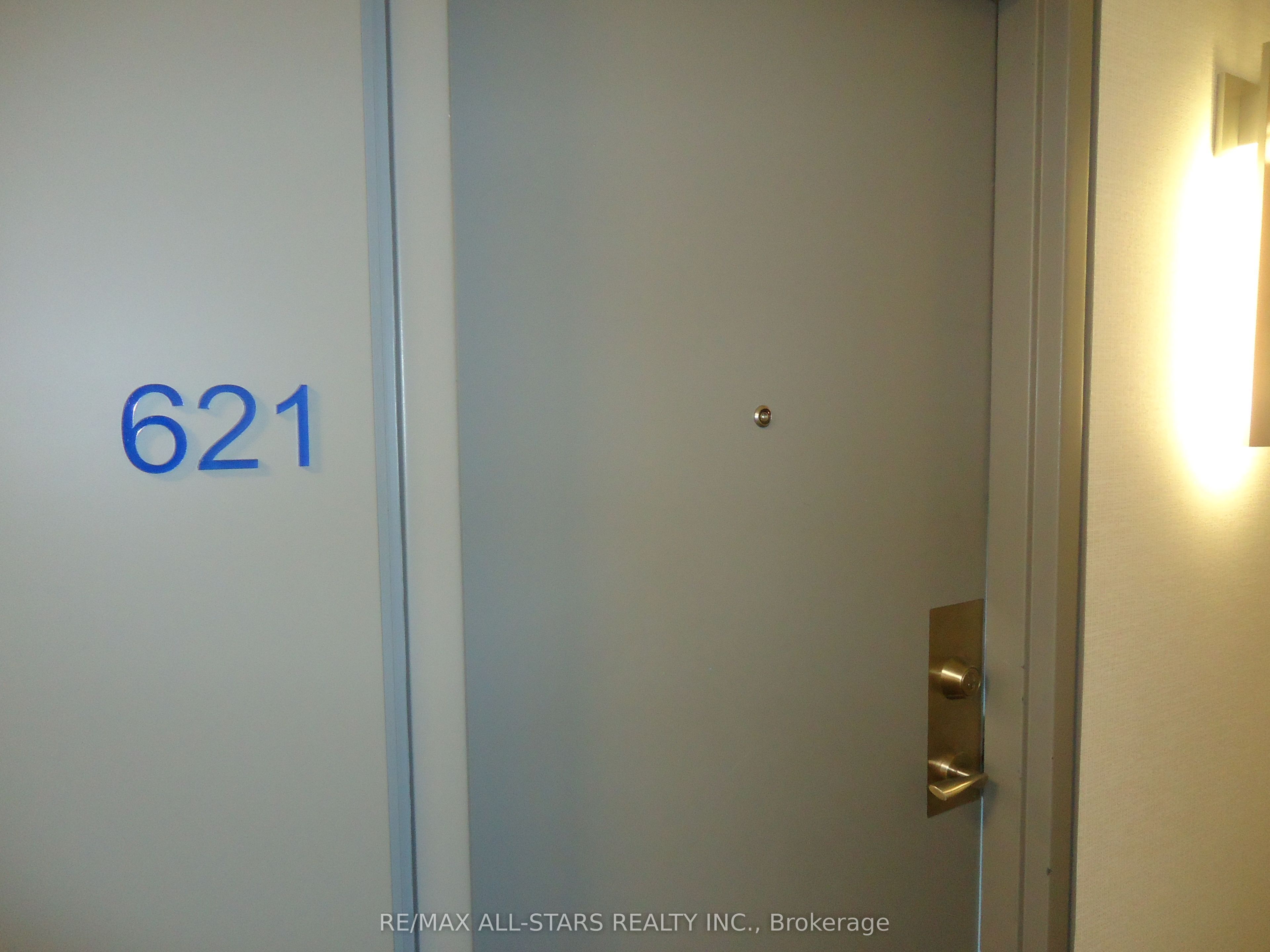 250 Manitoba Street 621