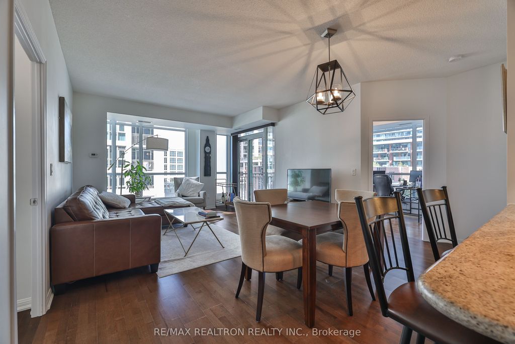 Photo of 628 fleet Street #407, Toronto, ON M5V 1A8 (MLS # C12433735)