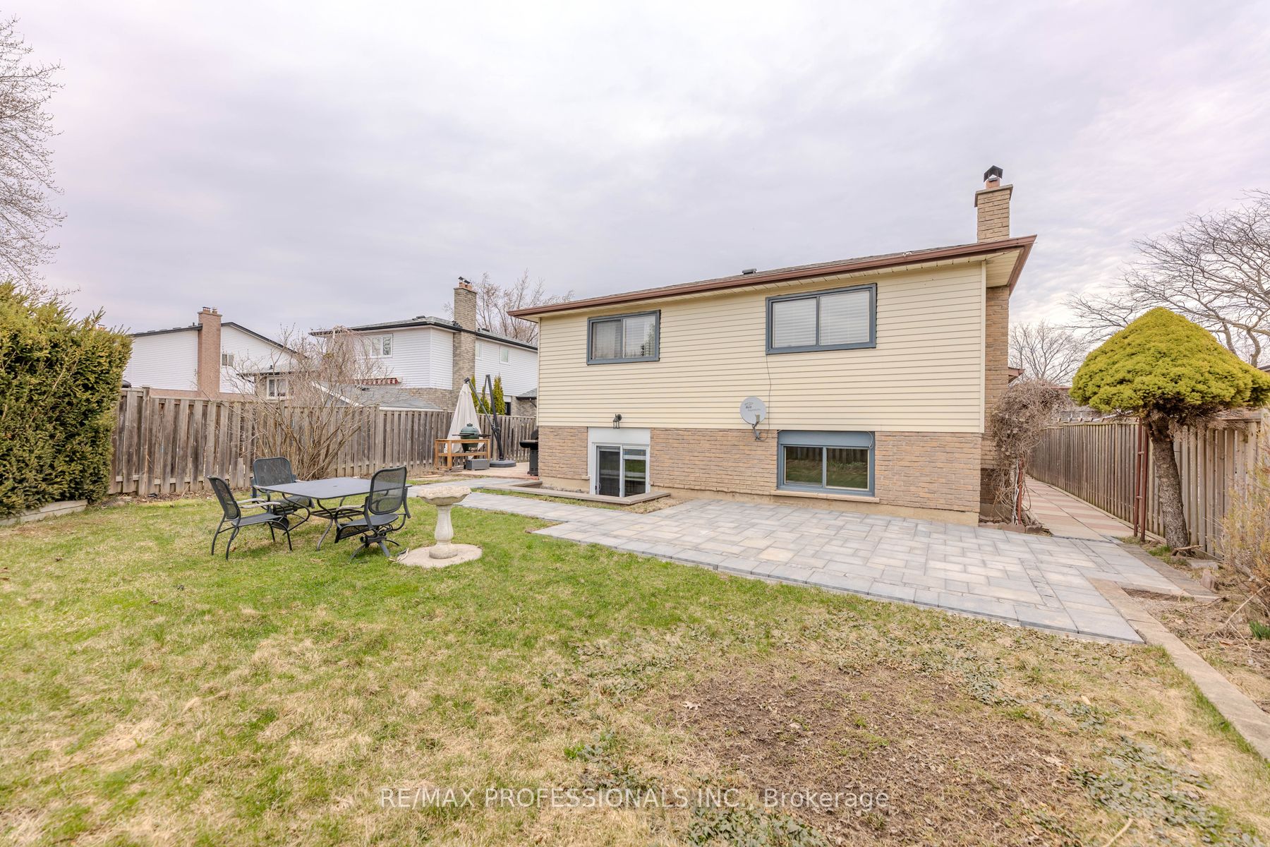468 Gowland Crescent (Lower)