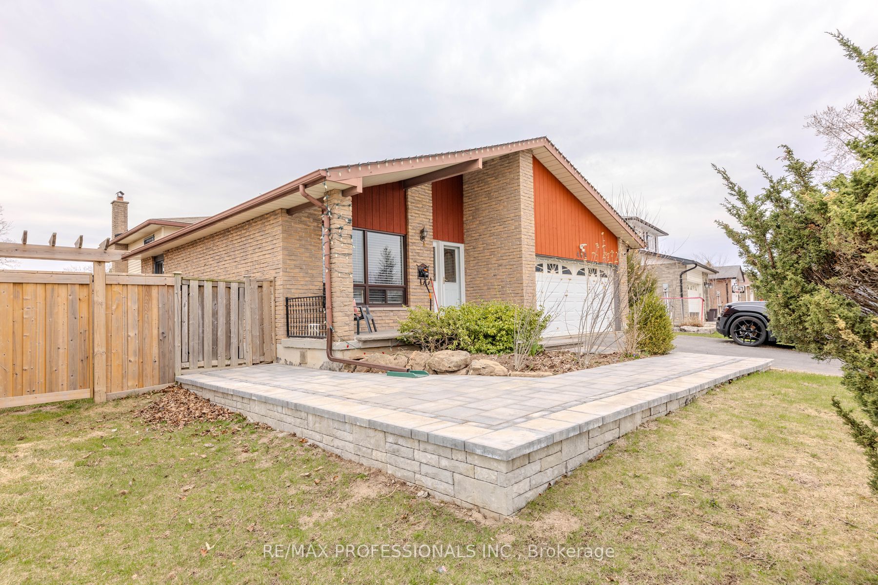 468 Gowland Crescent (Lower)