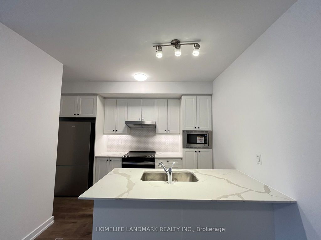 Photo of 5 Bancroft Lane N #318, Richmond Hill, ON L4E 1M1 (MLS # N13104652)