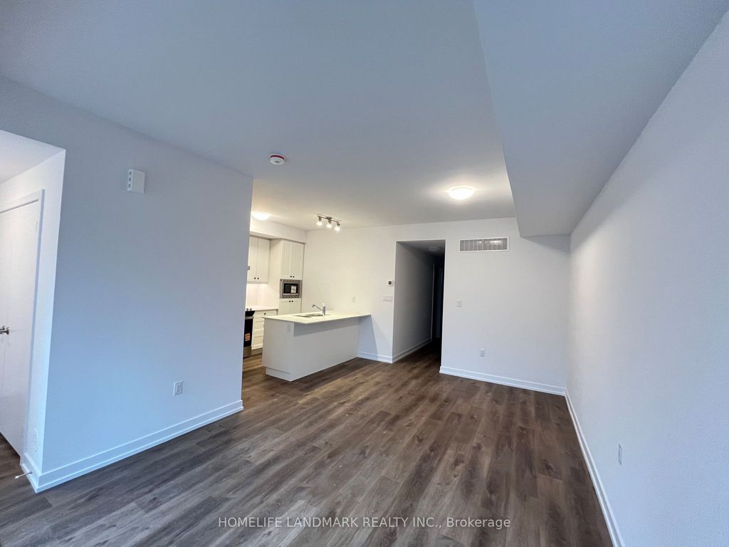 Photo of 5 Bancroft Lane N #318, Richmond Hill, ON L4E 1M1 (MLS # N13104652)