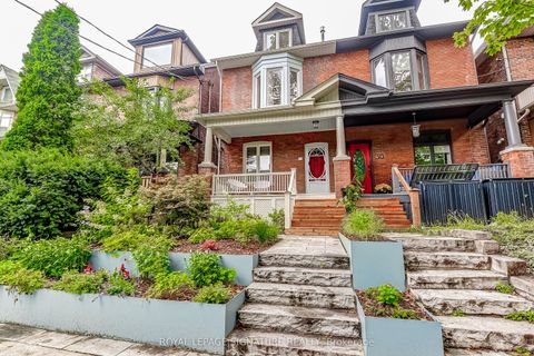 28 Garnock Avenue Toronto ON M4K 1M2