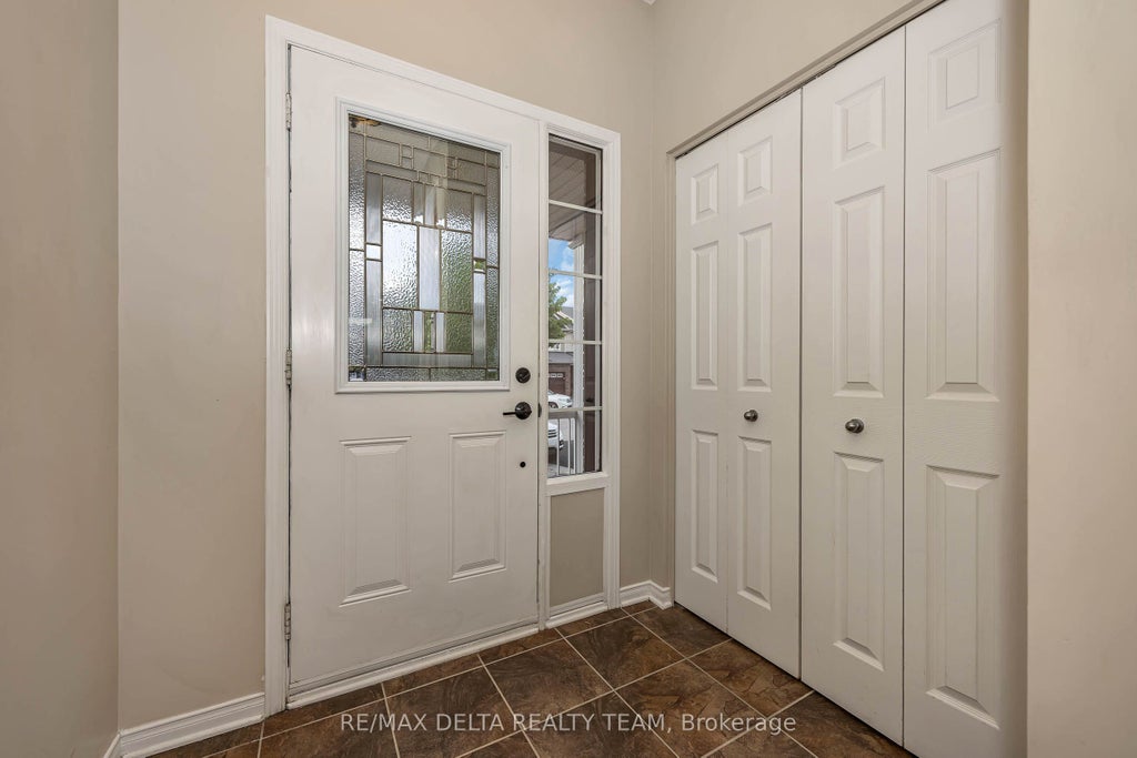Photo of 253 Cityview Crescent, Orleans - Cumberland and Area, ON K4A 0T9 (MLS # X13803776)