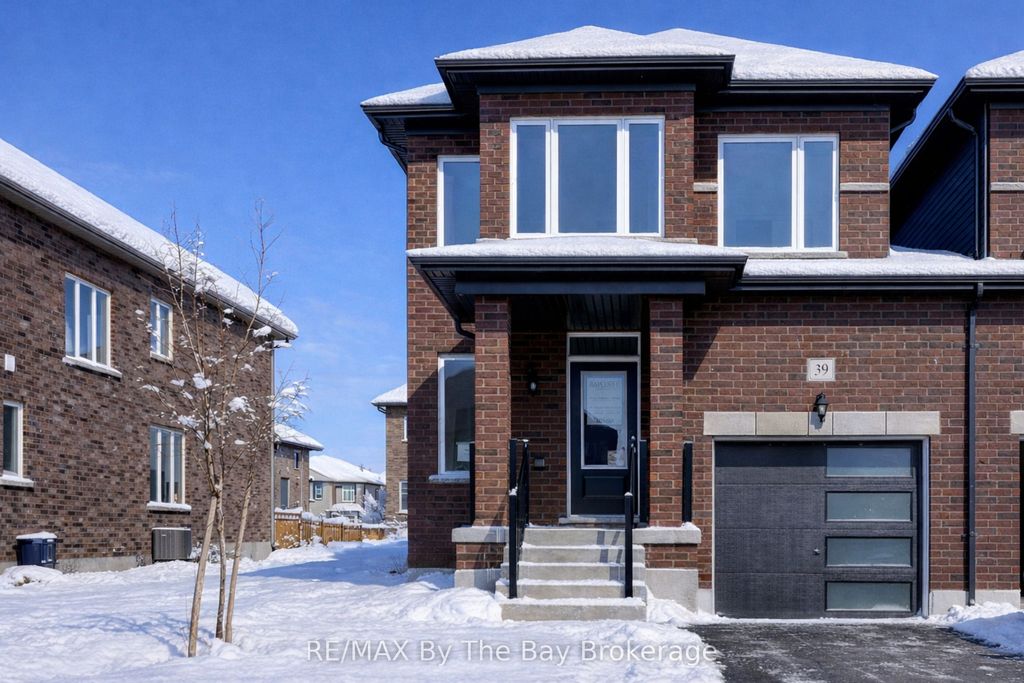 Photo of 39 Lisa Street, Wasaga Beach, ON L9Z 1J9 (MLS # S12746102)