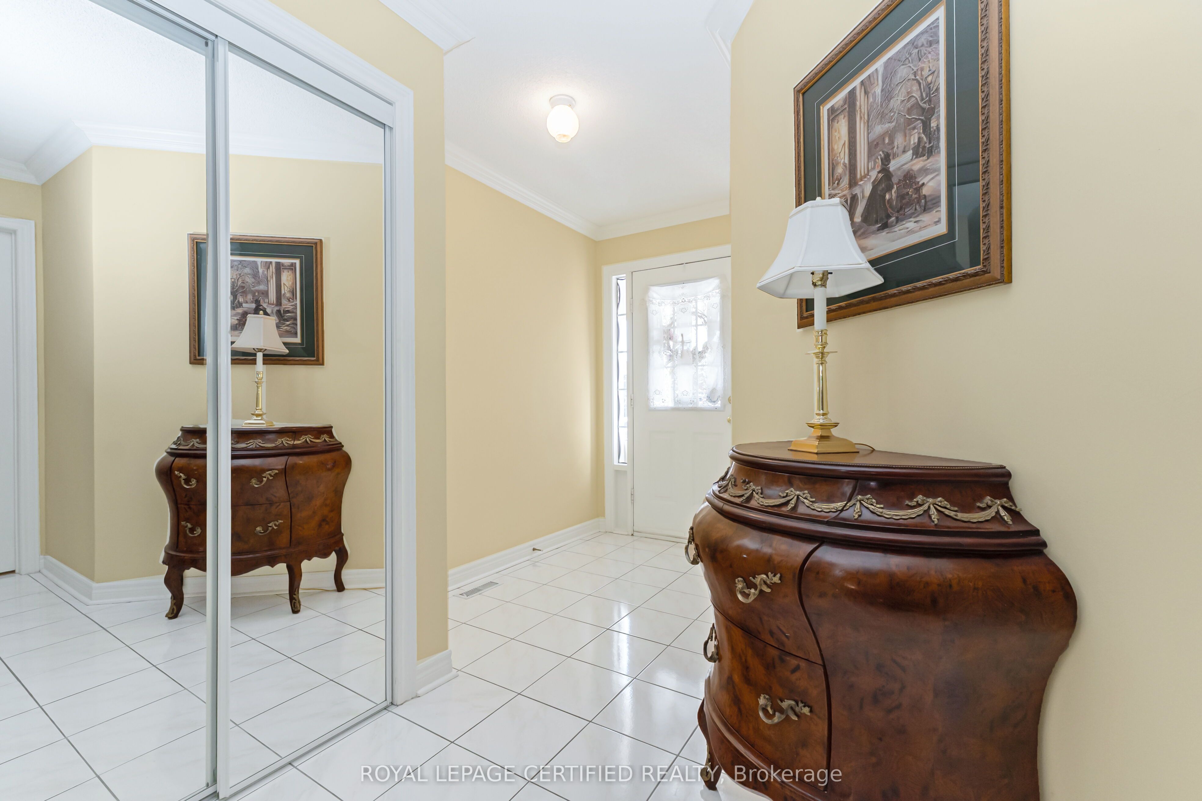 5333 Hollypoint Avenue