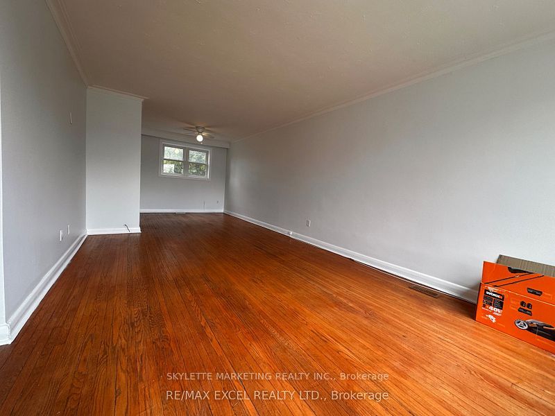 229 Zelda Crescent Upper