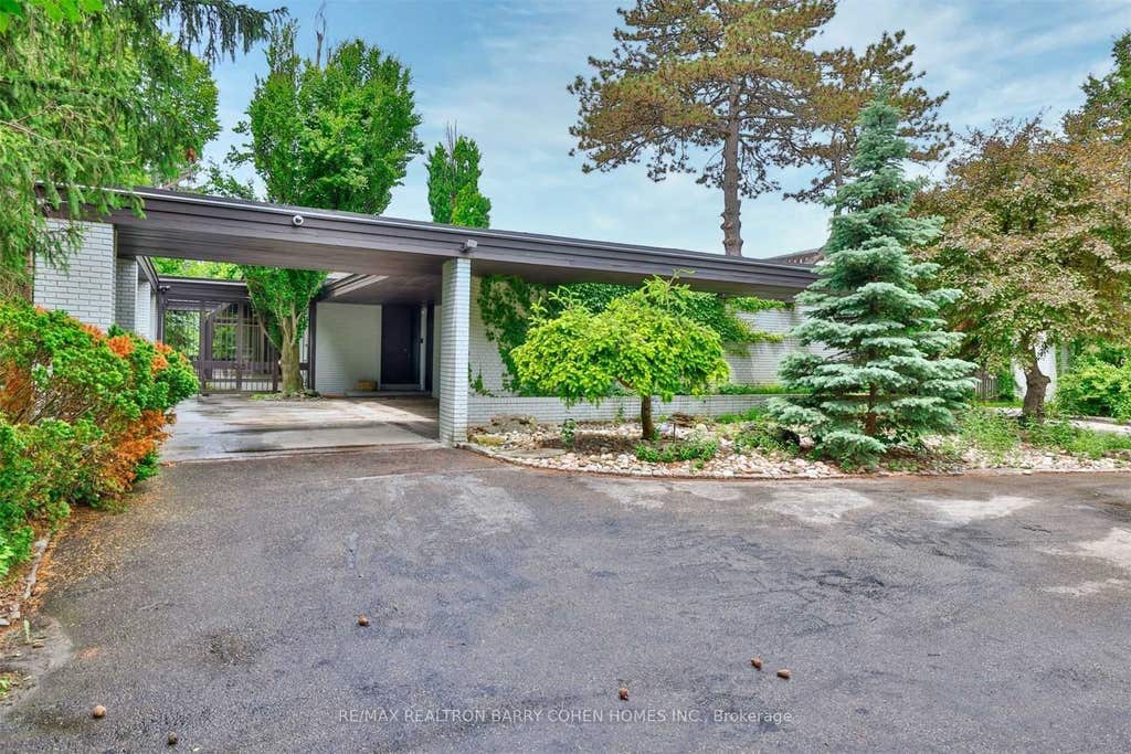 Photo of 14 Park Lane Circle, Toronto, ON M3B 1Z7 (MLS # C13223118)