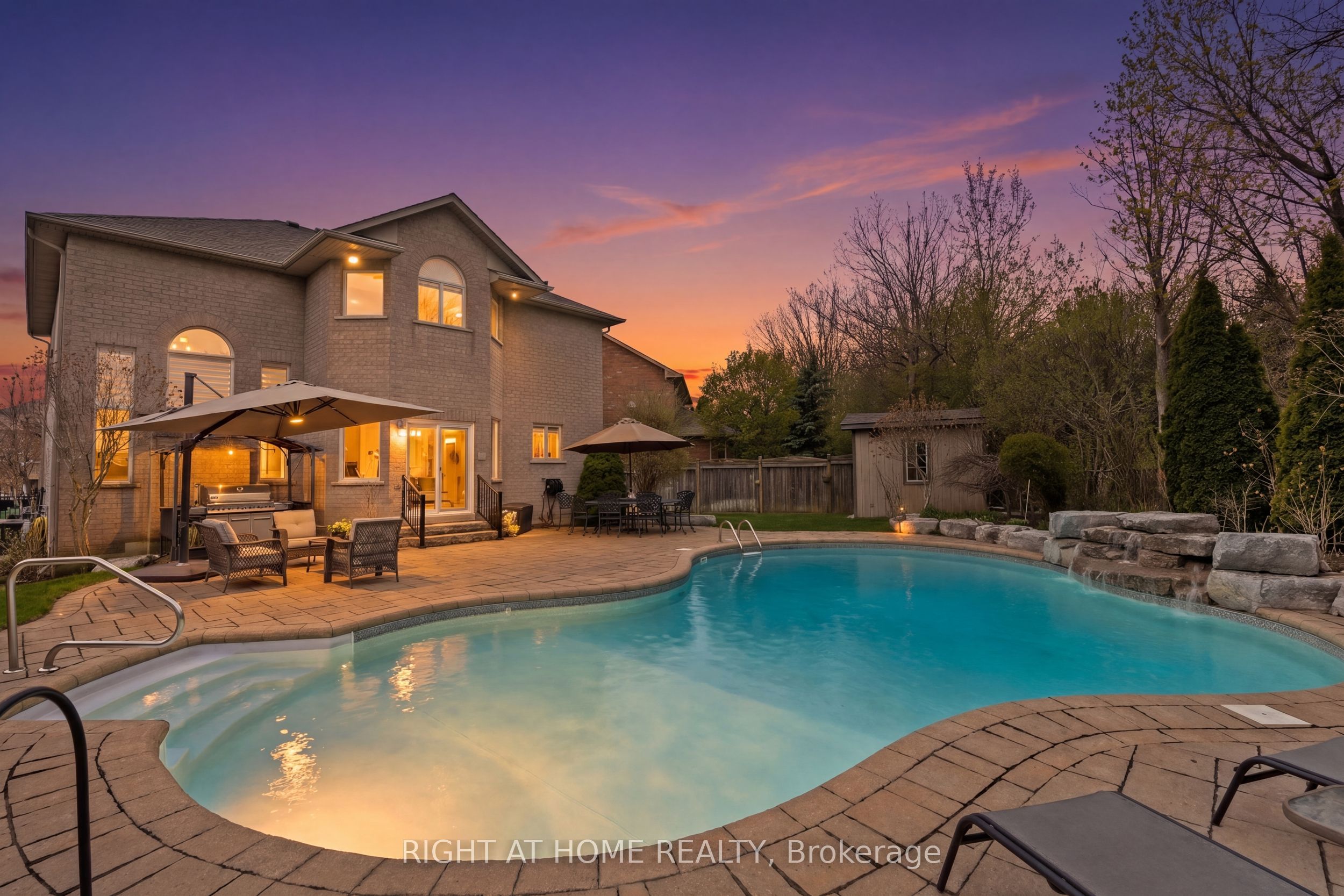 2275 Whitecliffe Way