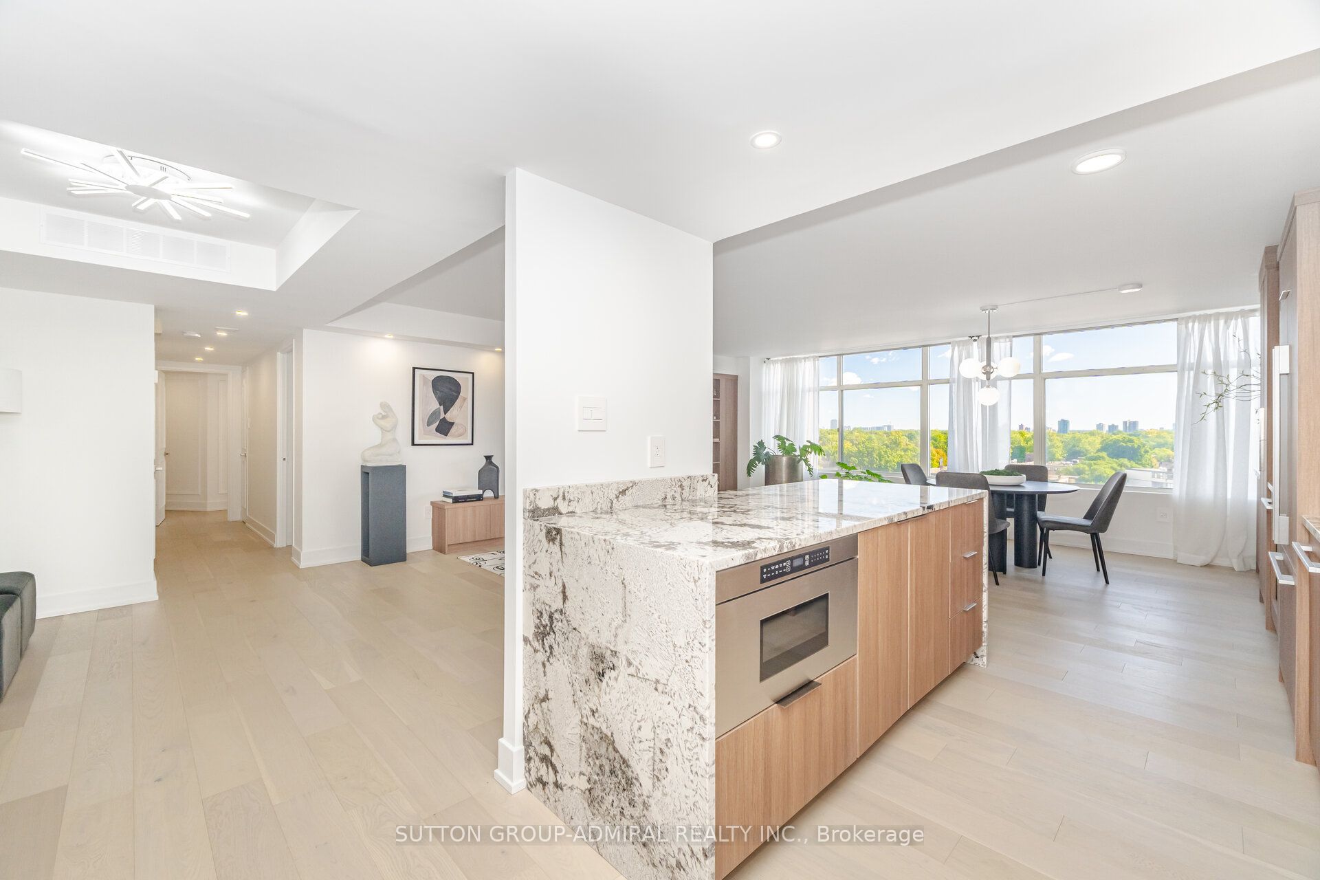 900 Yonge Street 902