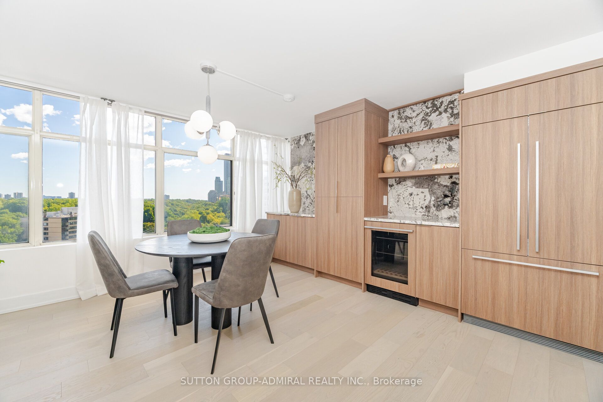 900 Yonge Street 902