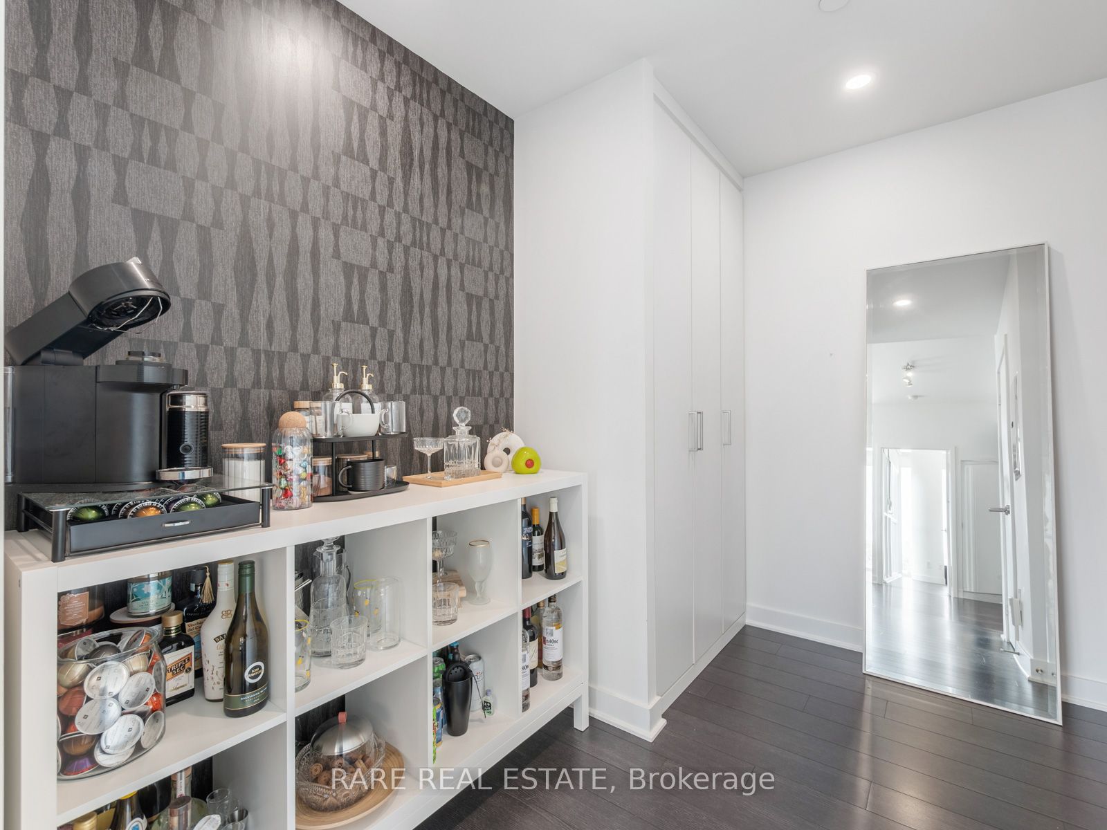 290 Adelaide Street W 2705