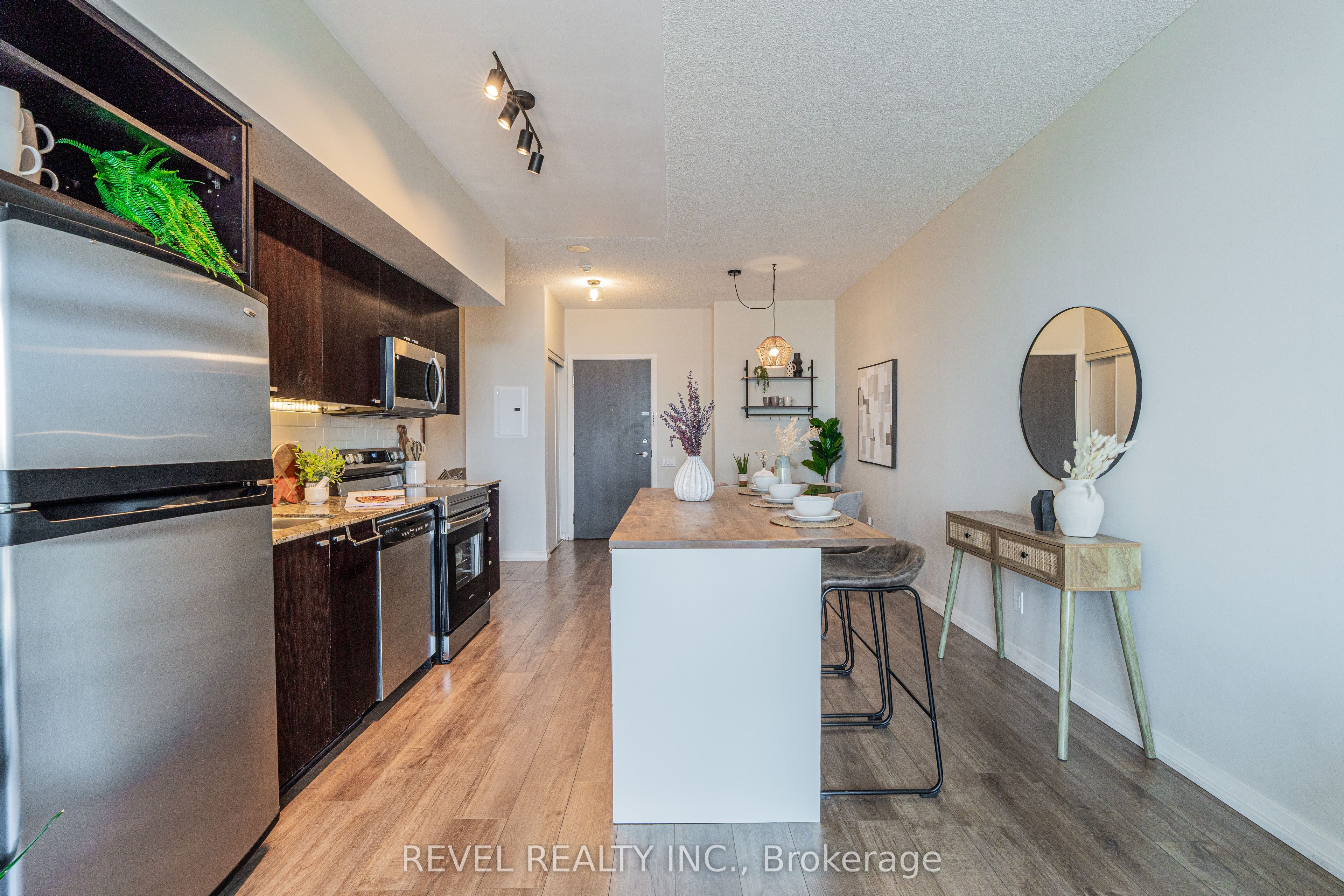 103 The Queensway Avenue 1616