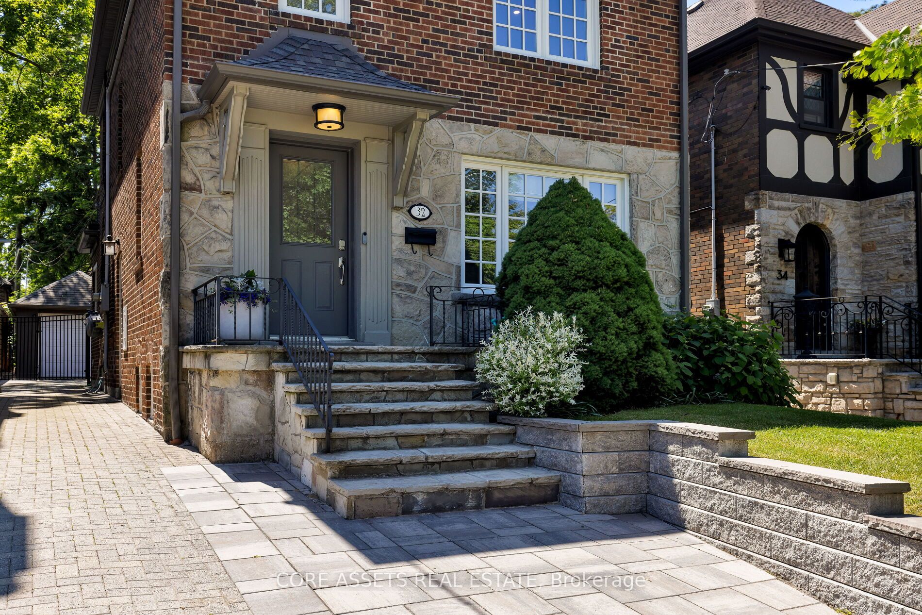 32 Grenview Boulevard N