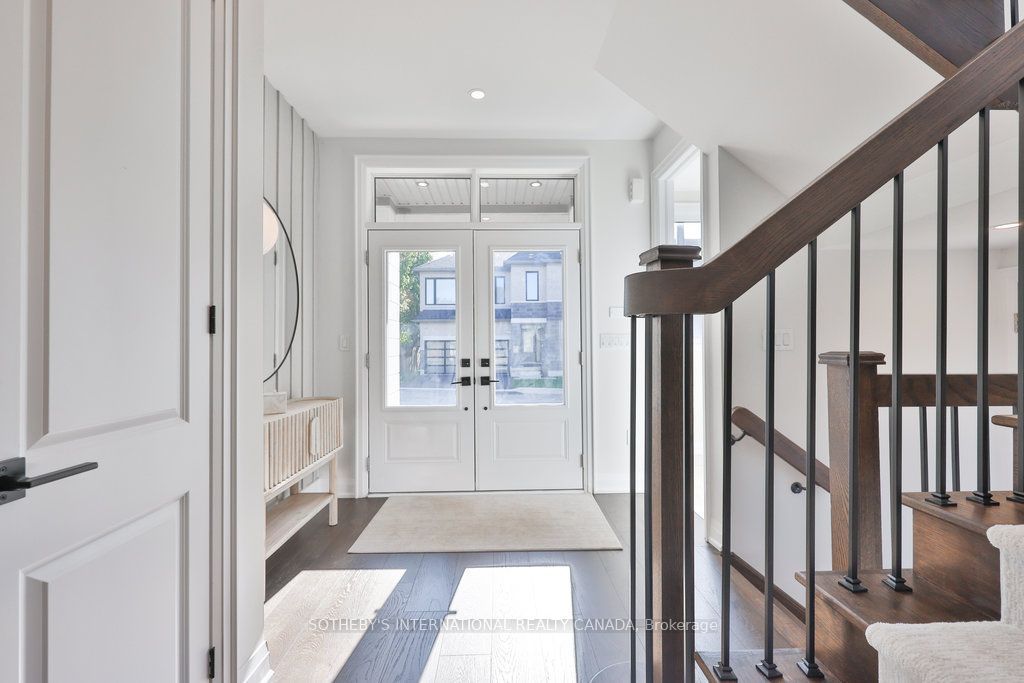 Photo of 520 Markay Common, Burlington, ON L7S 0A6 (MLS # W12441142)