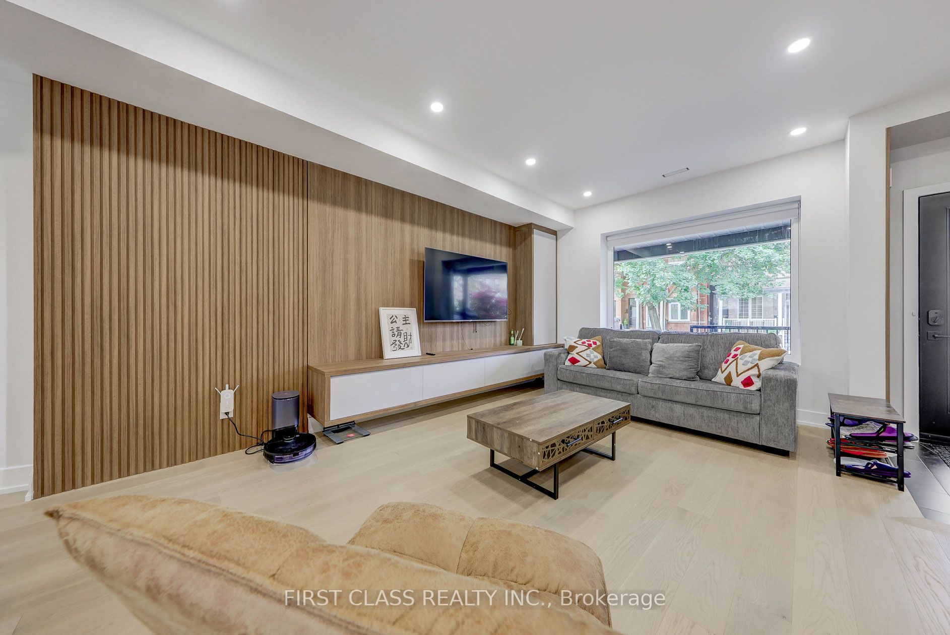 431 Roxton Road Main